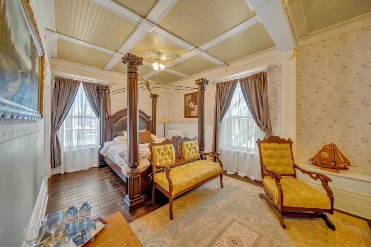 Marmora And Lake Inn And Victorian Diner Екстер'єр фото