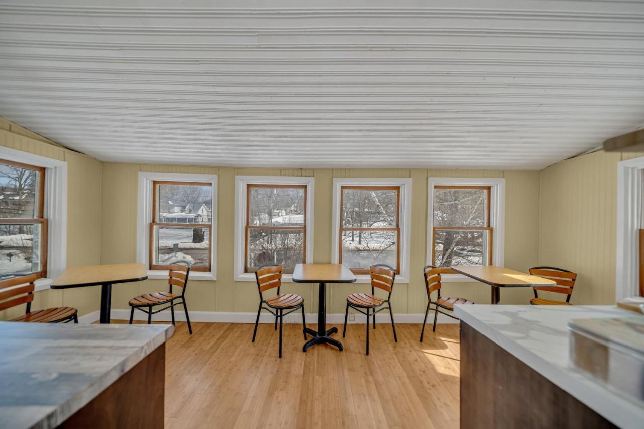 Marmora And Lake Inn And Victorian Diner Екстер'єр фото