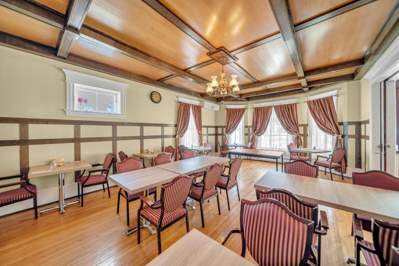 Marmora And Lake Inn And Victorian Diner Екстер'єр фото