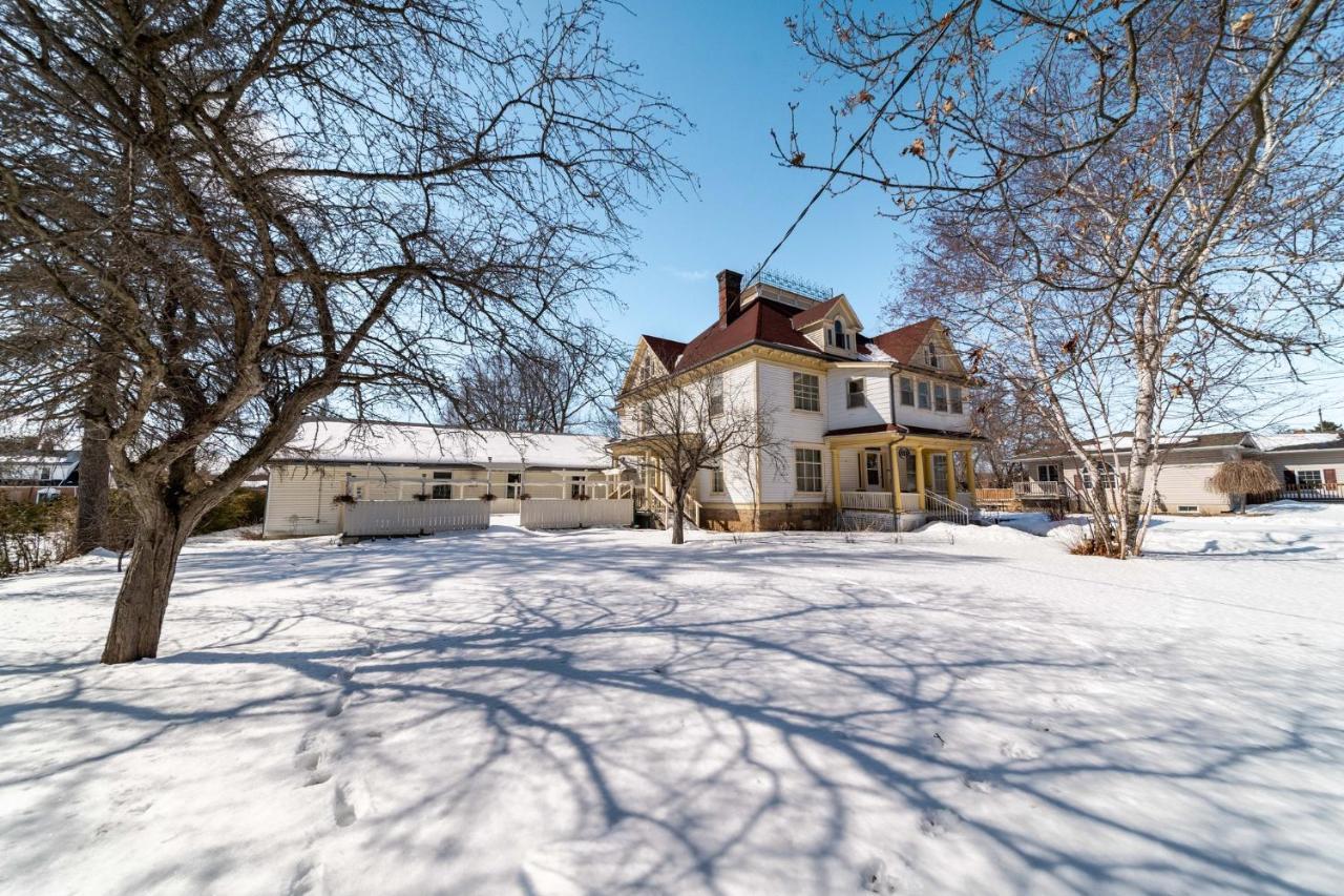 Marmora And Lake Inn And Victorian Diner Екстер'єр фото