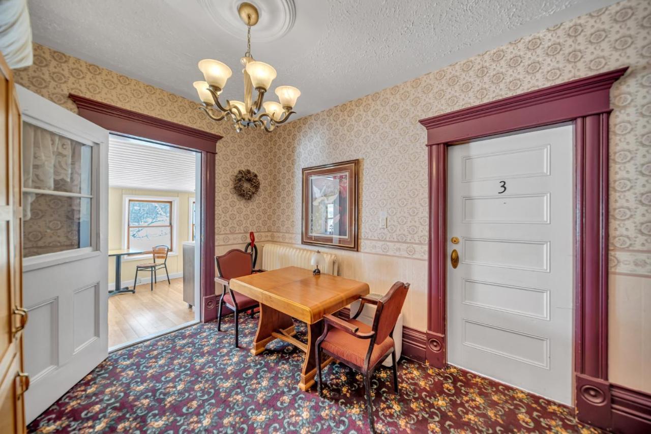 Marmora And Lake Inn And Victorian Diner Екстер'єр фото